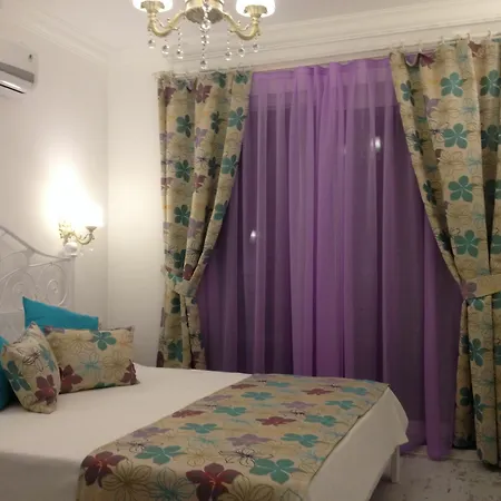 Ruezgar Guelue Butik B&B Alacati