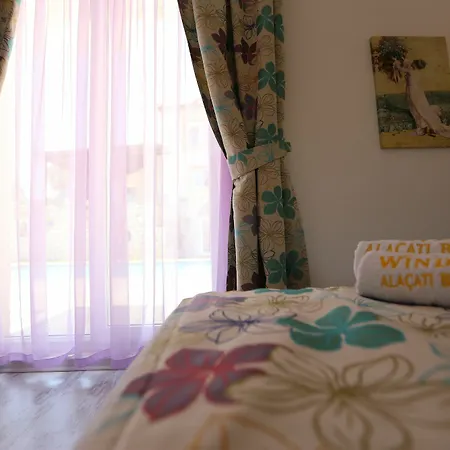 Ruezgar Guelue Butik B&B Alacati